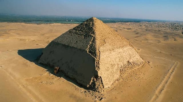 Dahshur’s Red Pyramid: The Silent Architect of Giza’s Greatness