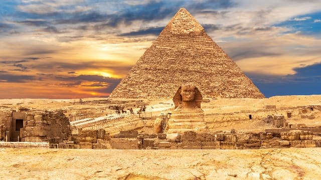 The Great Pyramids of Giza: Ultimate Guide to Egypt’s Timeless Wonder